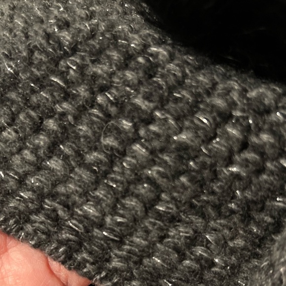 UGG TRI POM 100% CASHMERE CHARCOAL HEATHER HAT - Picture 5 of 11